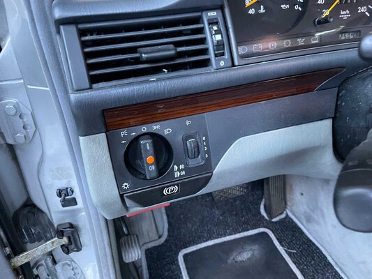 Mercedes-Benz E220 S124 E-Class 2.2 150hp 1994