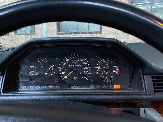 Mercedes-Benz E220 S124 E-Class 2.2 150hp 1994