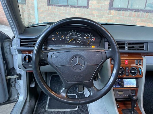 Mercedes-Benz E220 S124 E-Class 2.2 150hp 1994