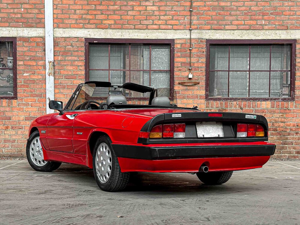 Alfa Romeo Spider 2.0 115pk 1987