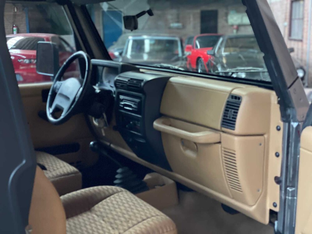 Jeep Wrangler 2.5i Softtop + Hardtop 118pk 1998, N-946-BP