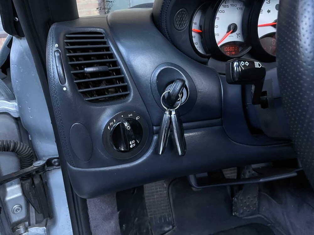 Porsche 911 996 Carrera 4 Cabriolet 3.4 300pk 1999 Youngtimer