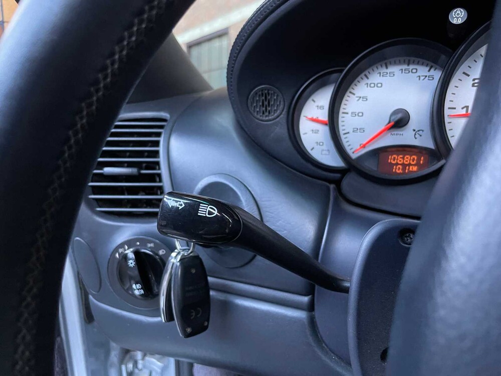 Porsche 911 996 Carrera 4 Cabriolet 3.4 300pk 1999 Youngtimer