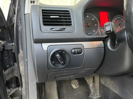 Volkswagen Golf 1.9 TDI Comfl. BlueM 105hp 2008, 70-GVZ-8