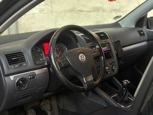 Volkswagen Golf 1.9 TDI Comfl. BlueM 105hp 2008, 70-GVZ-8