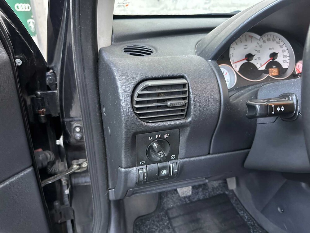 Opel Corsa 1.2-16V Silverline 80pk 2006, 95-SP-BZ