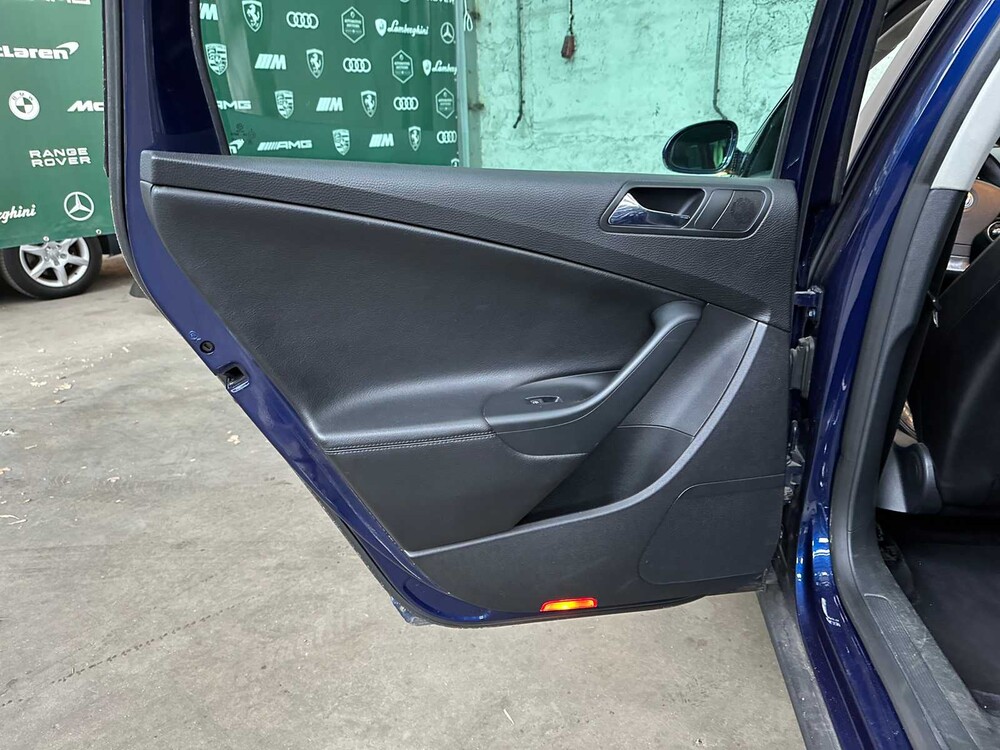 Volkswagen Passat Variant 3.2 V6 Highl. Bns 4M 250pk 2007, 79-XF-VS