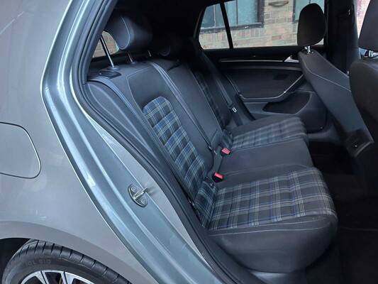 Volkswagen Golf 1.4 TSI GTE 150hp 2015, HP-978-S