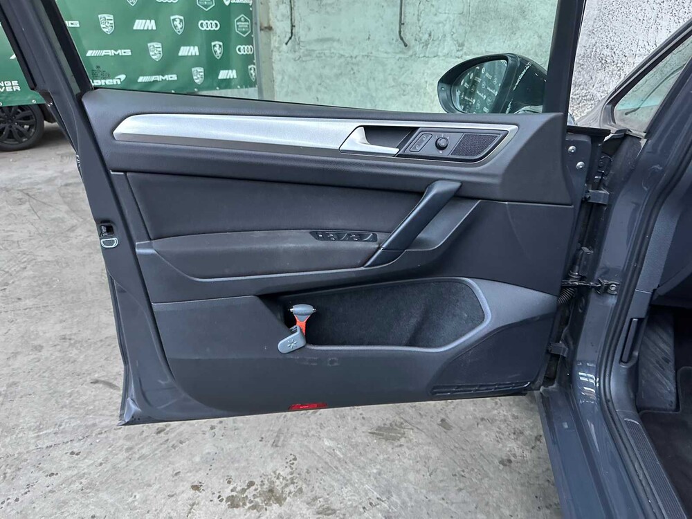 Volkswagen Golf Sportsvan 1.0 TSI Highline 110pk 2018, N-155-RT