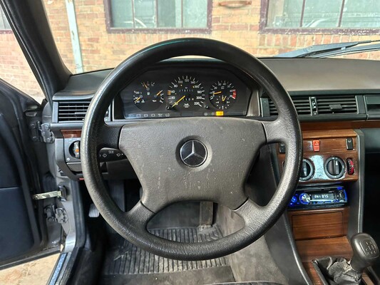 Mercedes-Benz 200E W124 2.0 122hp 1992