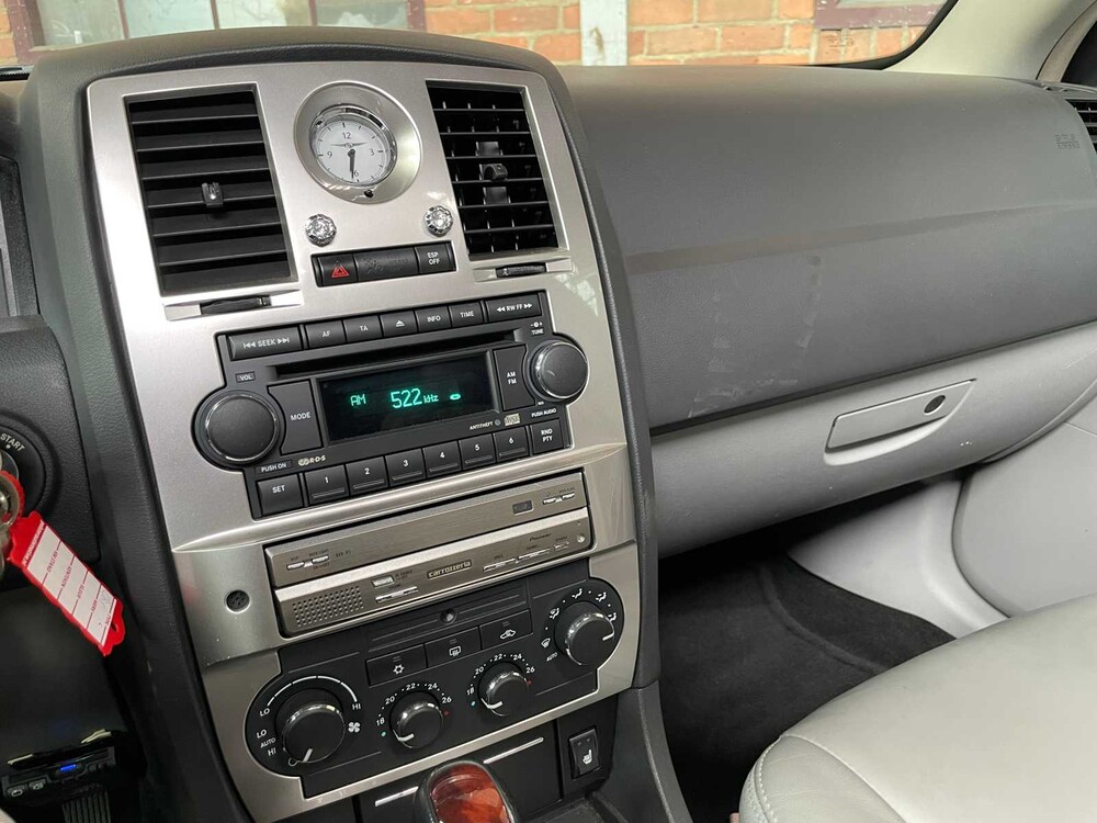 Chrysler 300C HEMI 5.7 V8 340PS 2005 Youngtimer