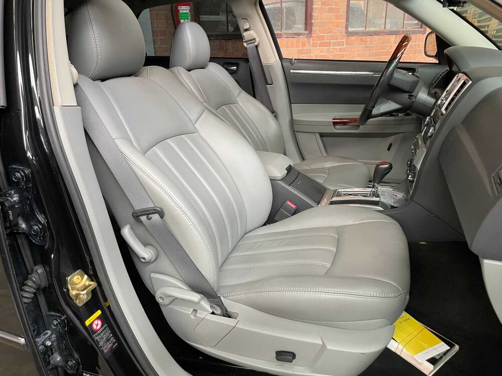 Chrysler 300C HEMI 5.7 V8 340PS 2005 Youngtimer