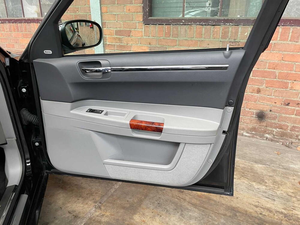 Chrysler 300C HEMI 5.7 V8 340PS 2005 Youngtimer