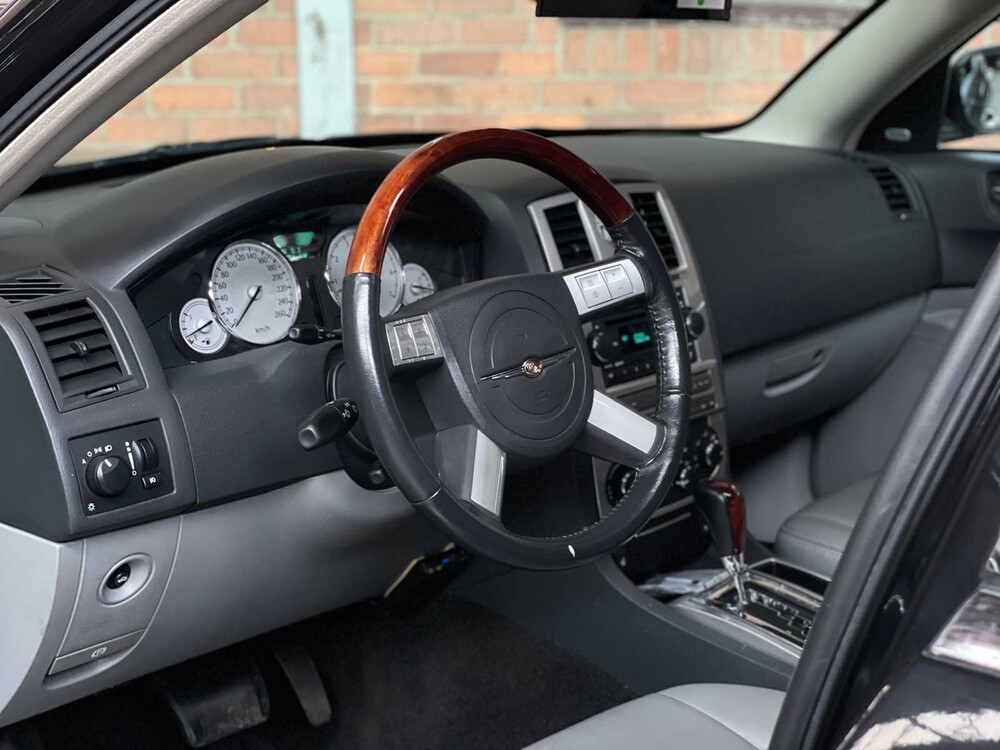 Chrysler 300C HEMI 5.7 V8 340PS 2005 Youngtimer