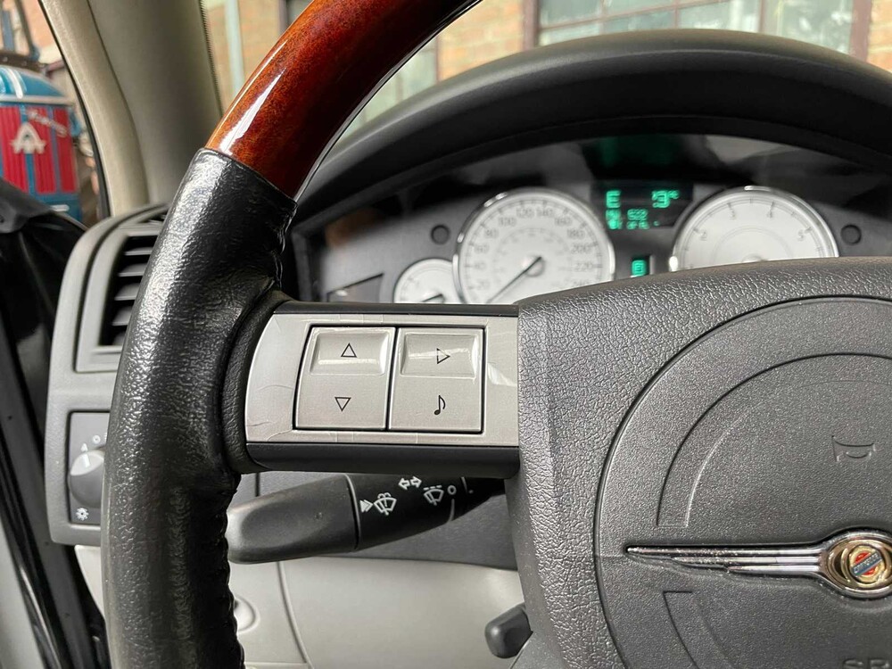 Chrysler 300C HEMI 5.7 V8 340PS 2005 Youngtimer