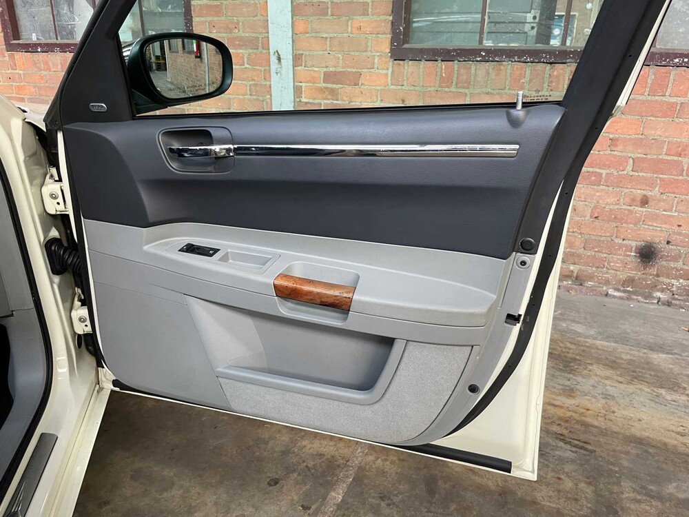 Chrysler 300C HEMI 5.7 V8 340PS 2006 Youngtimer