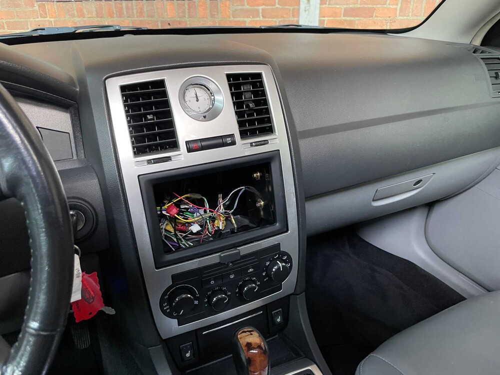 Chrysler 300C HEMI 5.7 V8 340PS 2006 Youngtimer