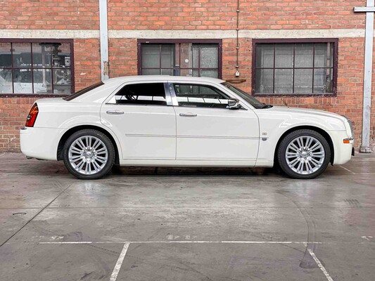 Chrysler 300C HEMI 5.7 V8 340hp 2006 Youngtimer