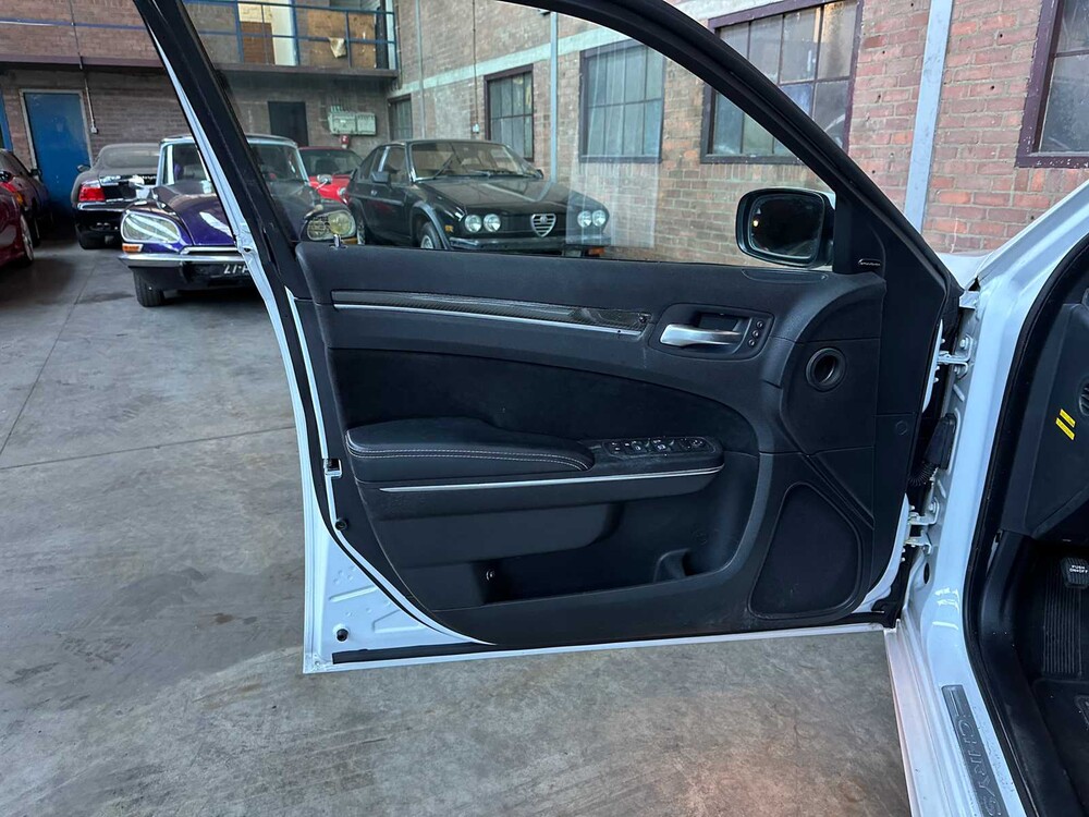 Chrysler 300C SRT8 Facelift 6.1 V8 477PS 2012