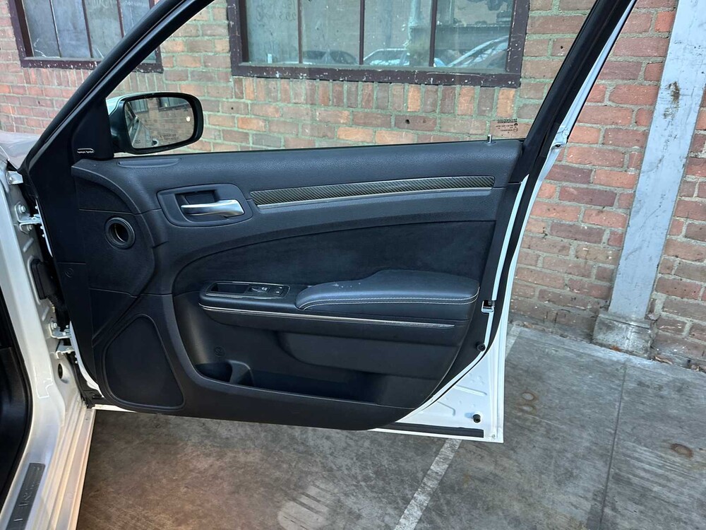 Chrysler 300C SRT8 Facelift 6.1 V8 477PS 2012