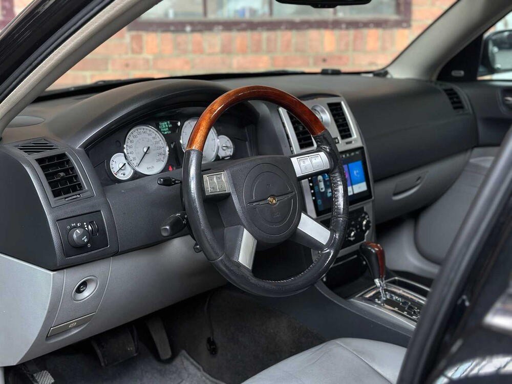 Chrysler 300C HEMI 5.7 V8 340PS 2006 Youngtimer