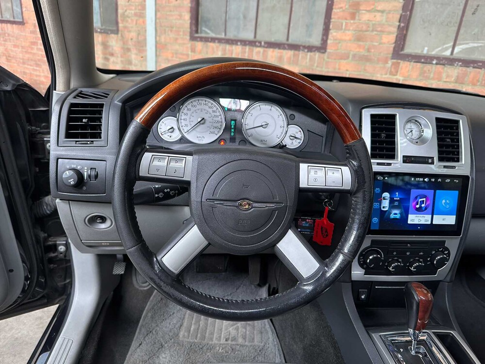 Chrysler 300C HEMI 5.7 V8 340PS 2006 Youngtimer