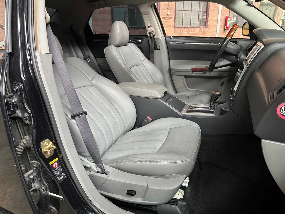 Chrysler 300C HEMI 5.7 V8 340PS 2006 Youngtimer