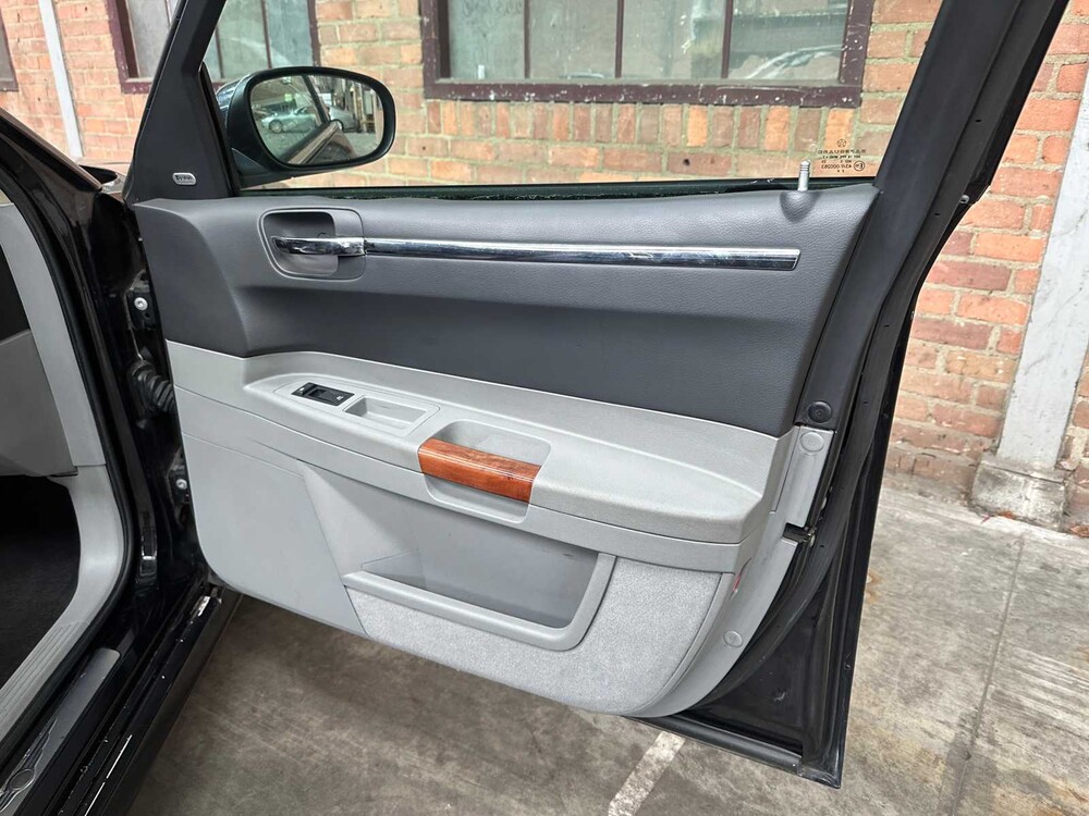 Chrysler 300C HEMI 5.7 V8 340PS 2006 Youngtimer