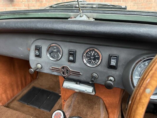 MG B Type 1.8 Roadster MIDGET 95hp 1976 (Hardtop + Softtop), GT-HX-03