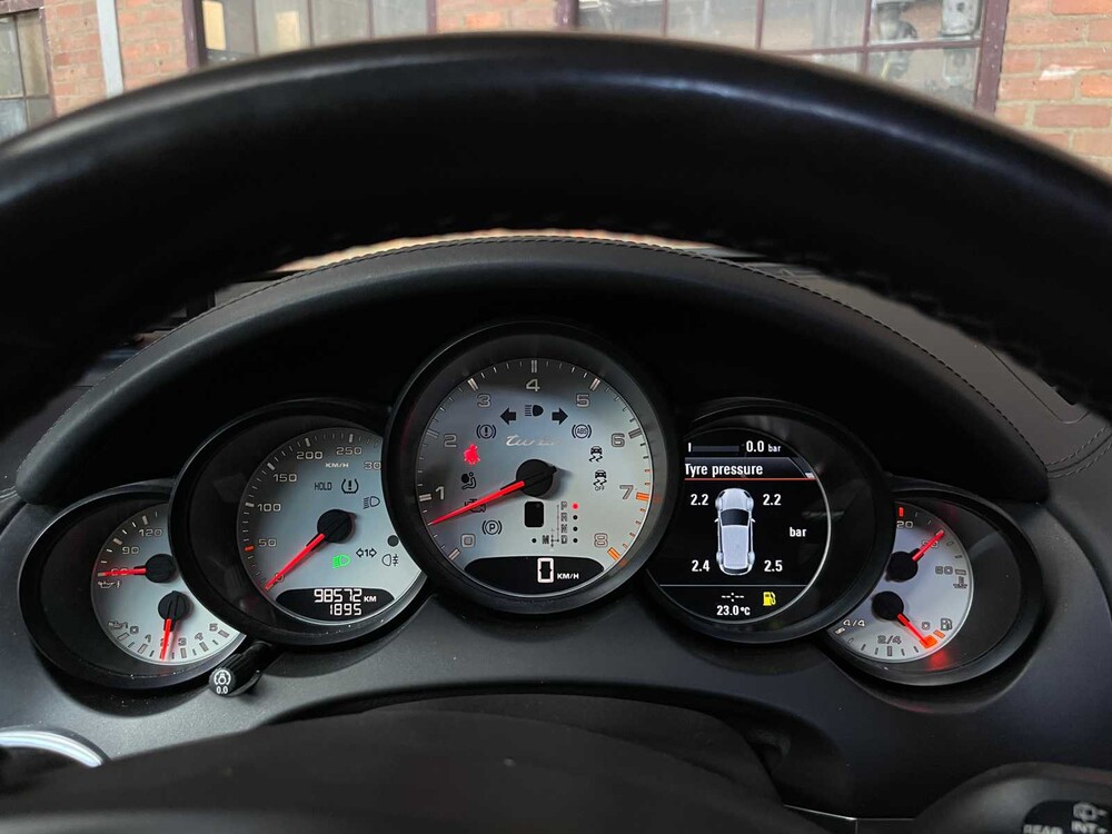 Porsche Cayenne Turbo 4.8 V8 500PS 2011