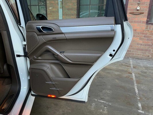 Porsche Cayenne Turbo 4.8 V8 500hp 2013 GTS package