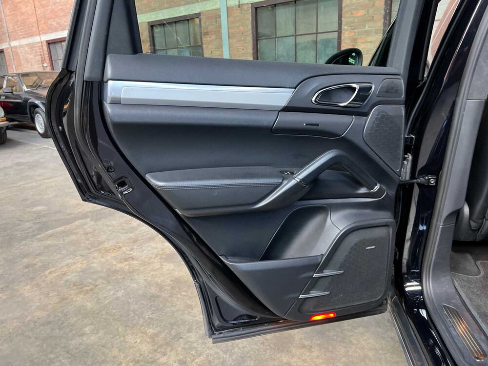 Porsche Cayenne Turbo 4.8 V8 500PS 2012