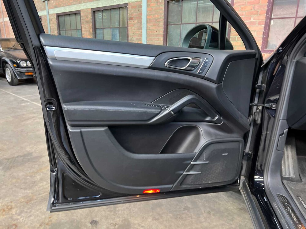 Porsche Cayenne Turbo 4.8 V8 500PS 2012