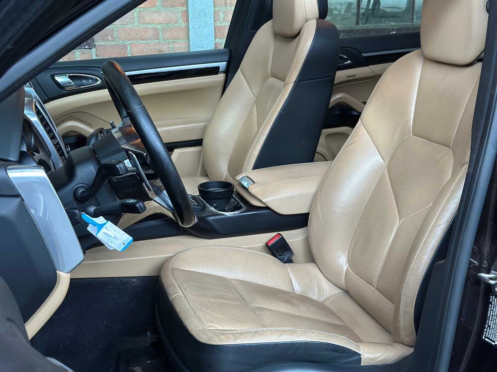 Porsche Cayenne 3.0 D V6 Platinum Edition (FACELIFT) 239PS 2017, G-774-RB