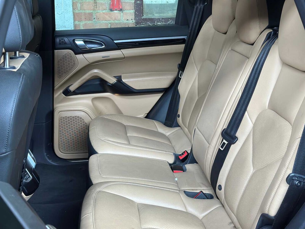 Porsche Cayenne 3.0 D V6 Platinum Edition (FACELIFT) 239PS 2017, G-774-RB