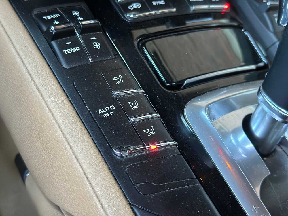 Porsche Cayenne 3.0 D V6 Platinum Edition (FACELIFT) 239PS 2017, G-774-RB