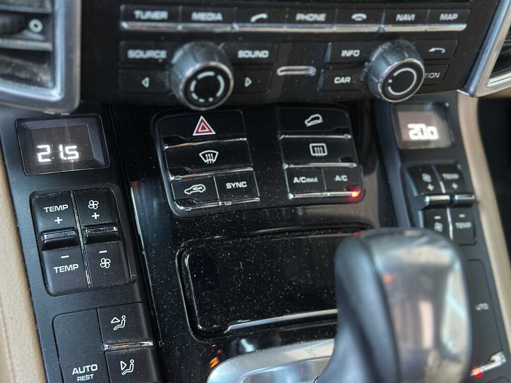 Porsche Cayenne 3.0 D V6 Platinum Edition (FACELIFT) 239PS 2017, G-774-RB