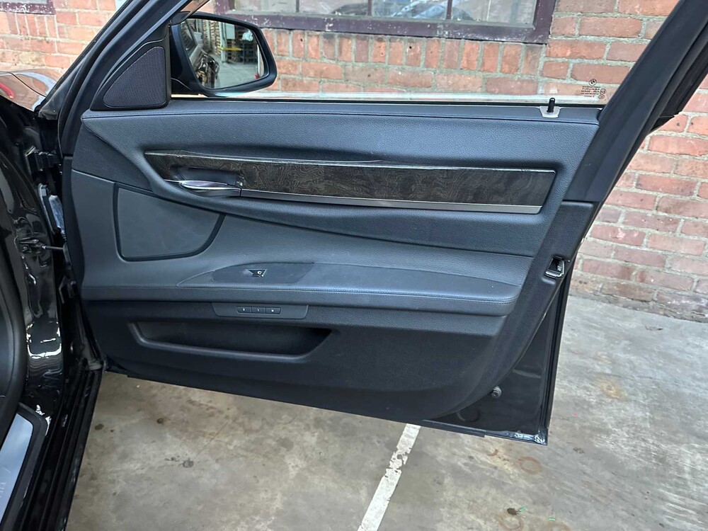 BMW ActiveHybrid7 F04 4.4 V8 465PS 2011