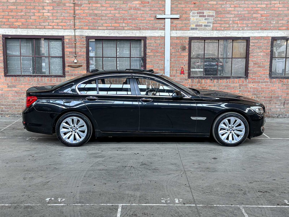 BMW ActiveHybrid7 F04 4.4 V8 465PS 2011