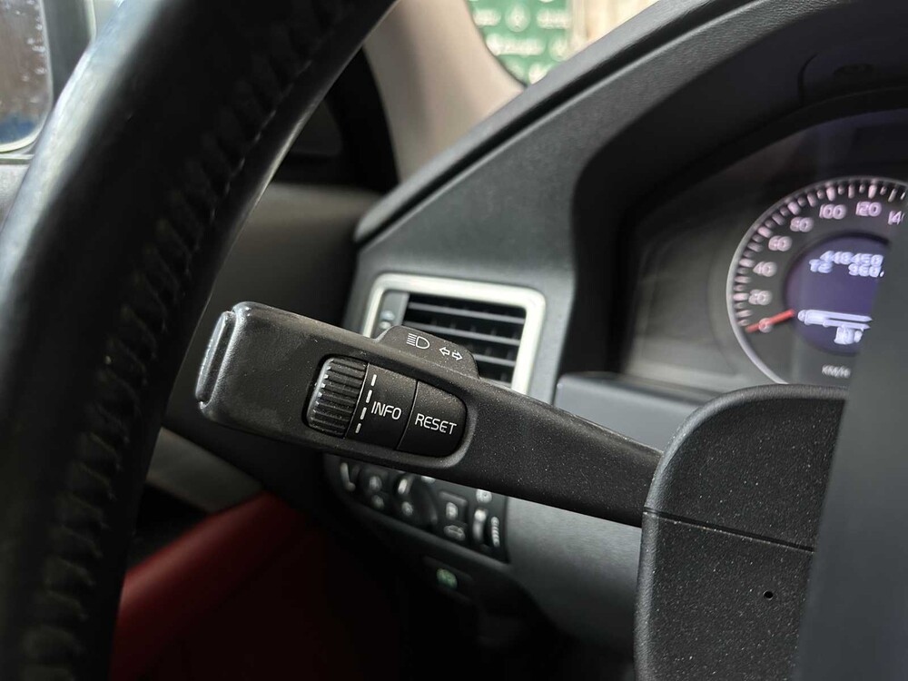 Volvo V70 2.4D Momentum 175PS 2010, 48-KXP-9