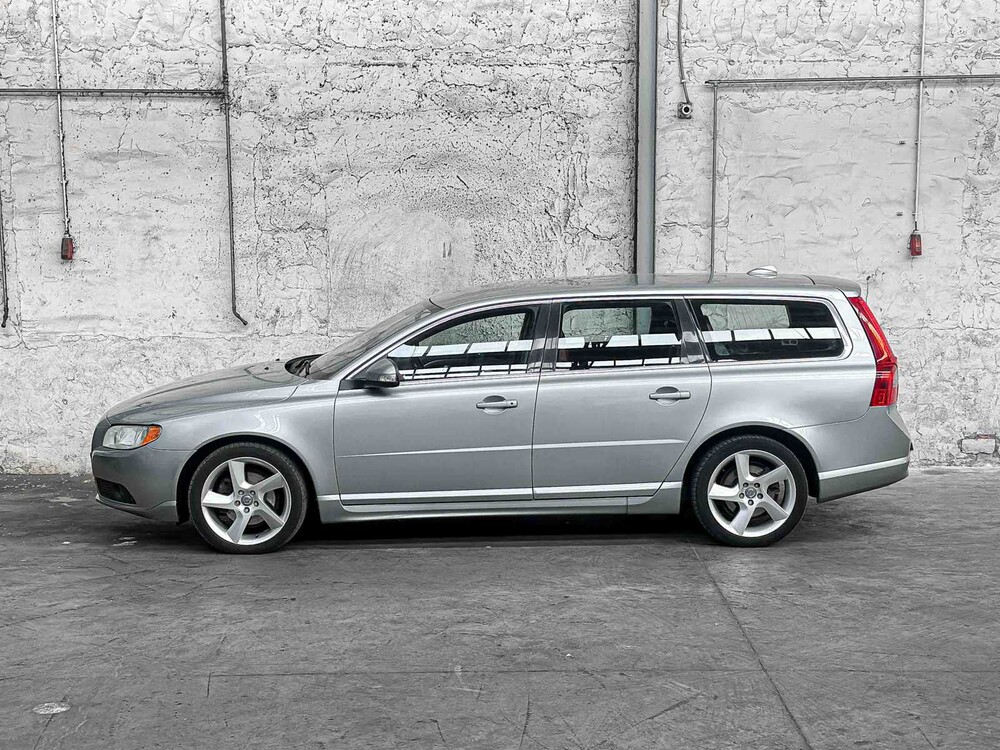 Volvo V70 2.4D Momentum 175PS 2010, 48-KXP-9