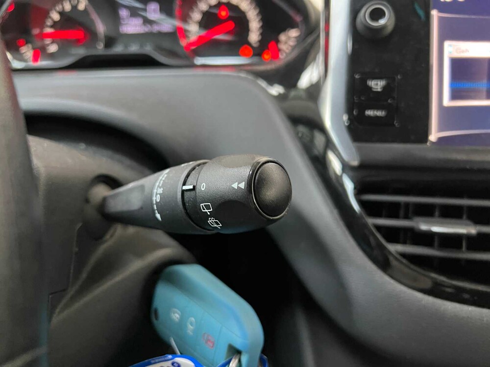 Peugeot 208 1.2 VTi Blue Lease 82PS 2012, 29-XTP-8