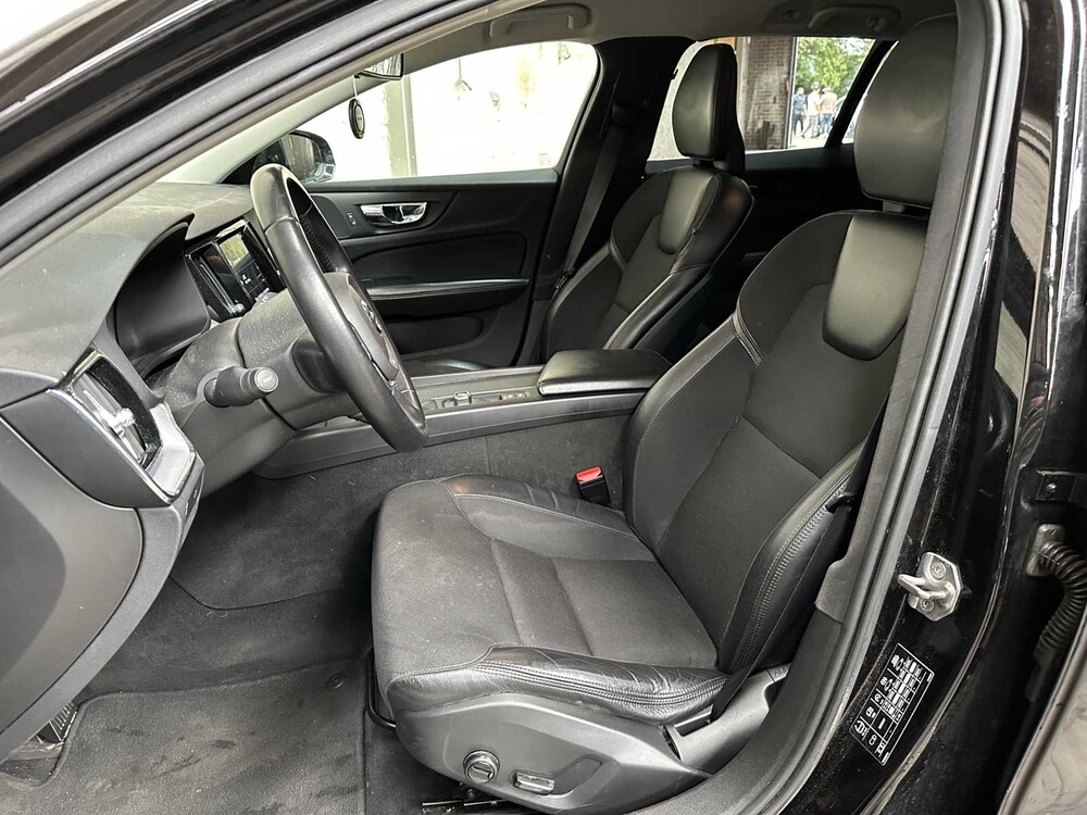 Volvo V60 2.0 D4 Momentum 190hp 2018, TF-649-B