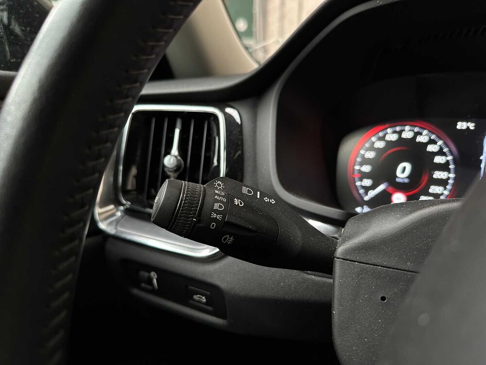 Volvo V60 2.0 D4 Momentum 190hp 2018, TF-649-B