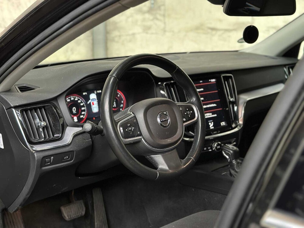 Volvo V60 2.0 D4 Momentum 190hp 2018, TF-649-B