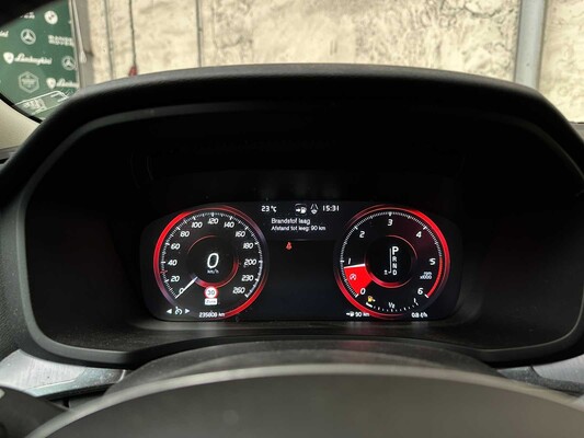 Volvo V60 2.0 D4 Momentum 190pk 2018, TF-649-B
