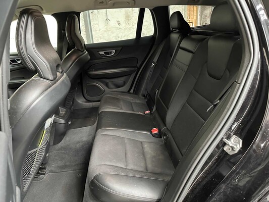 Volvo V60 2.0 D4 Momentum 190pk 2018, TF-649-B