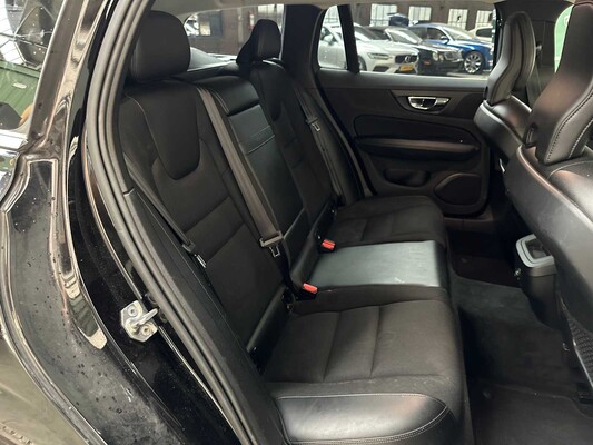 Volvo V60 2.0 D4 Momentum 190pk 2018, TF-649-B