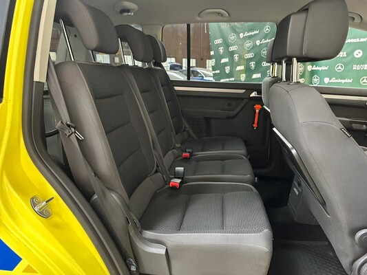 Volkswagen Touran 2.0 TDI Comfortline BlueMotion (AUTOMAAT) 140pk 2013, 8-KNN-06