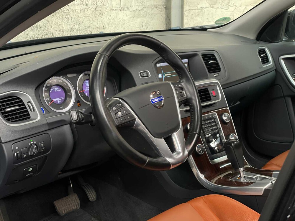 Volvo V60 Generation V 2.0 200hp 2011